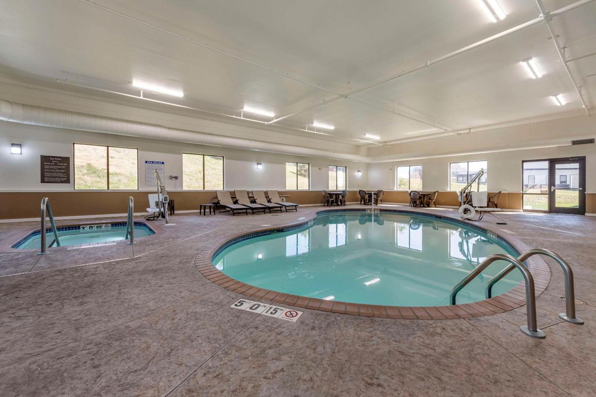 Comfort Suites Bridgeport - Clarksburg Exterior photo
